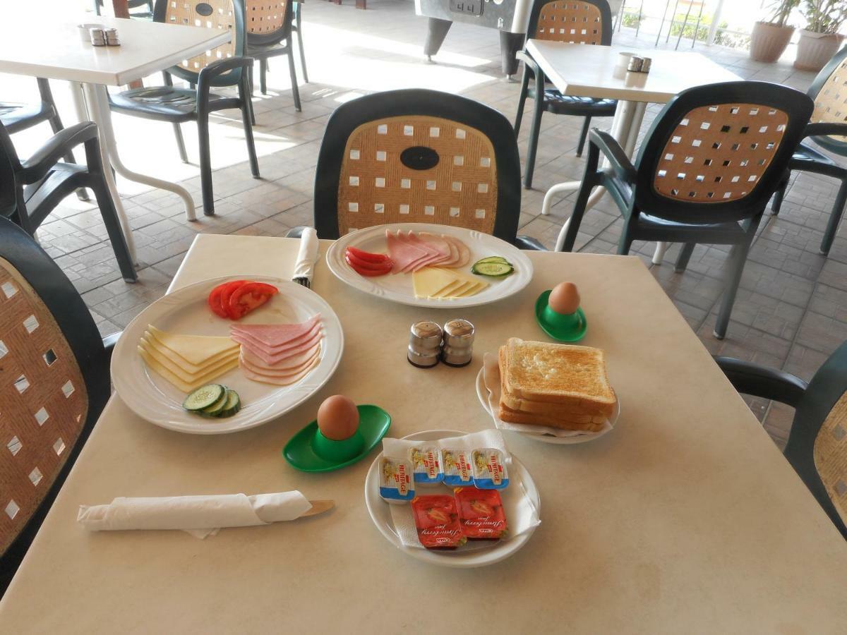 Kkaras Hotel 3 Star ไอยานาปา ภายนอก รูปภาพ