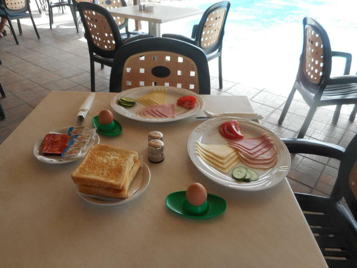 Kkaras Hotel 3 Star ไอยานาปา ภายนอก รูปภาพ